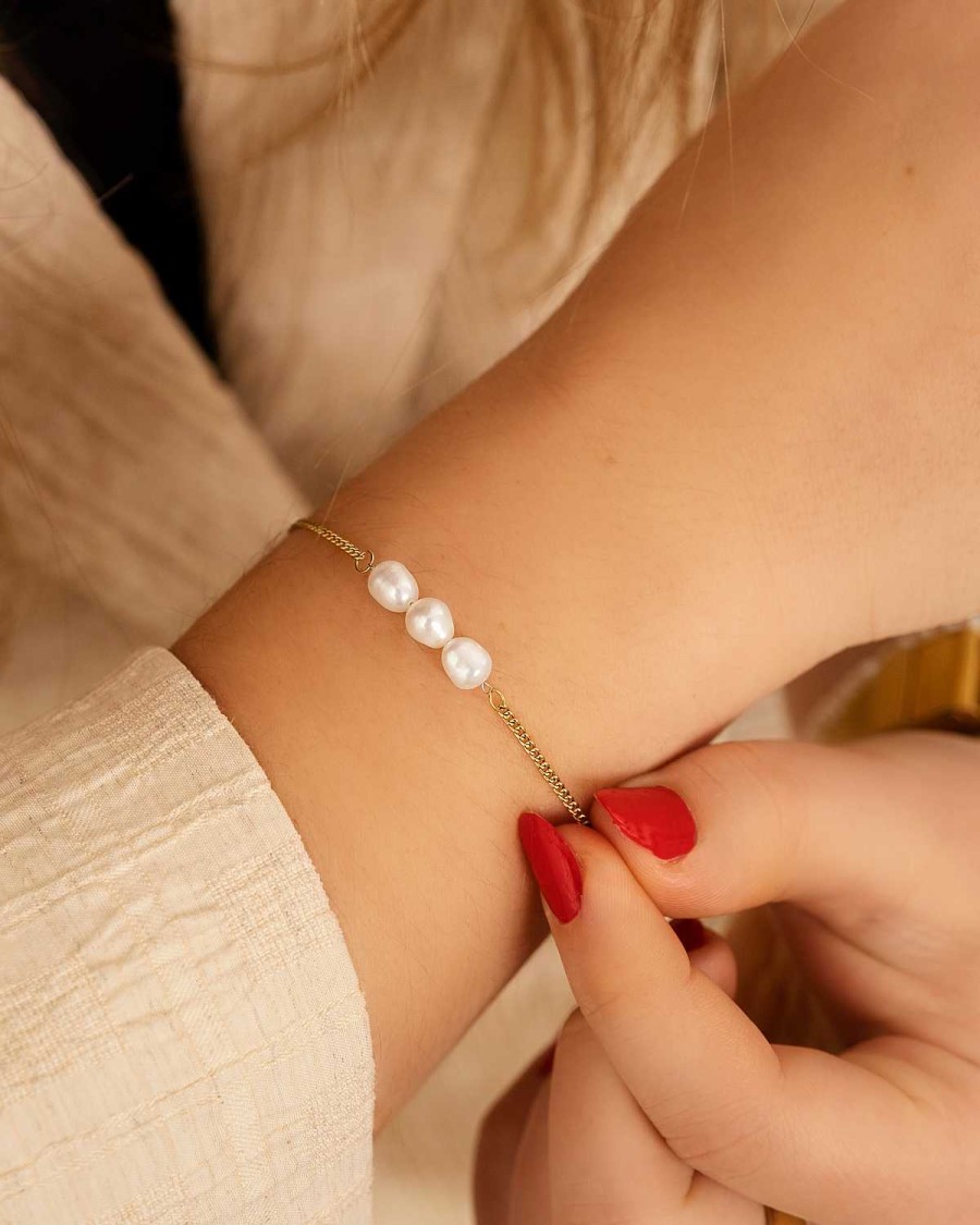 Armbanden Finaste | Triple Pearl Bracelet Goldplated